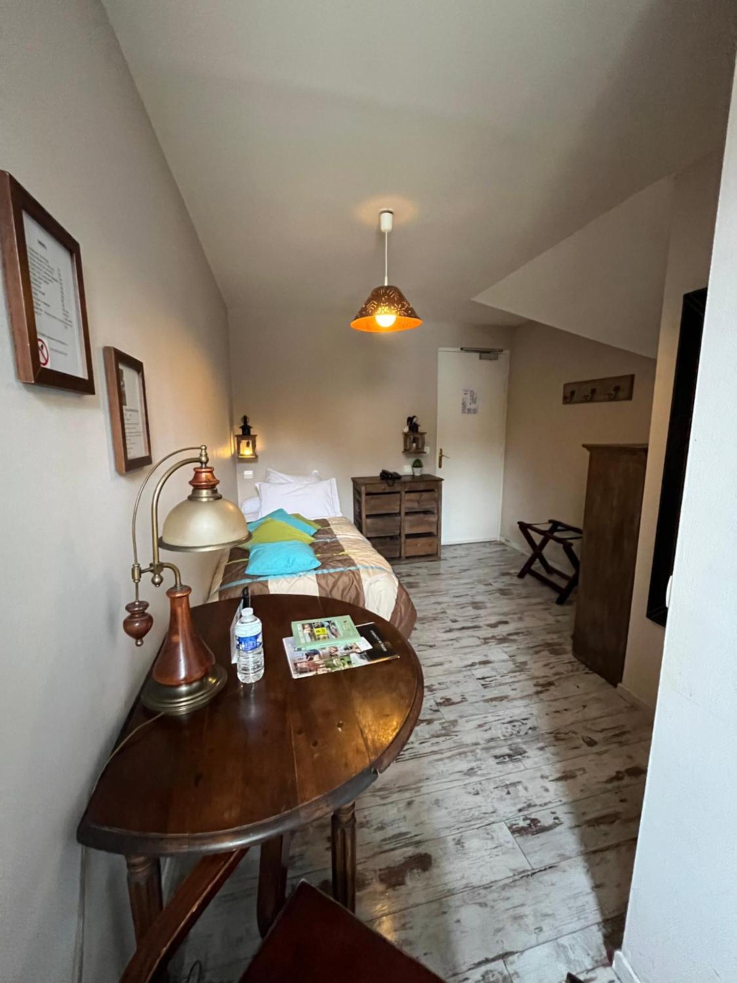 Logis Hotel De La Chapelle Milon-la-Chapelle Ngoại thất bức ảnh