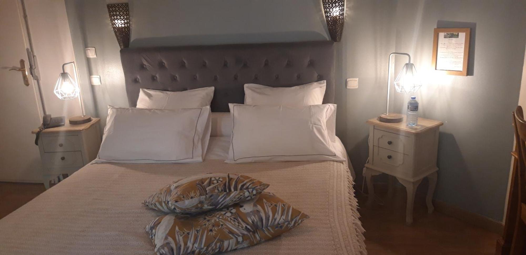 Logis Hotel De La Chapelle Milon-la-Chapelle Ngoại thất bức ảnh
