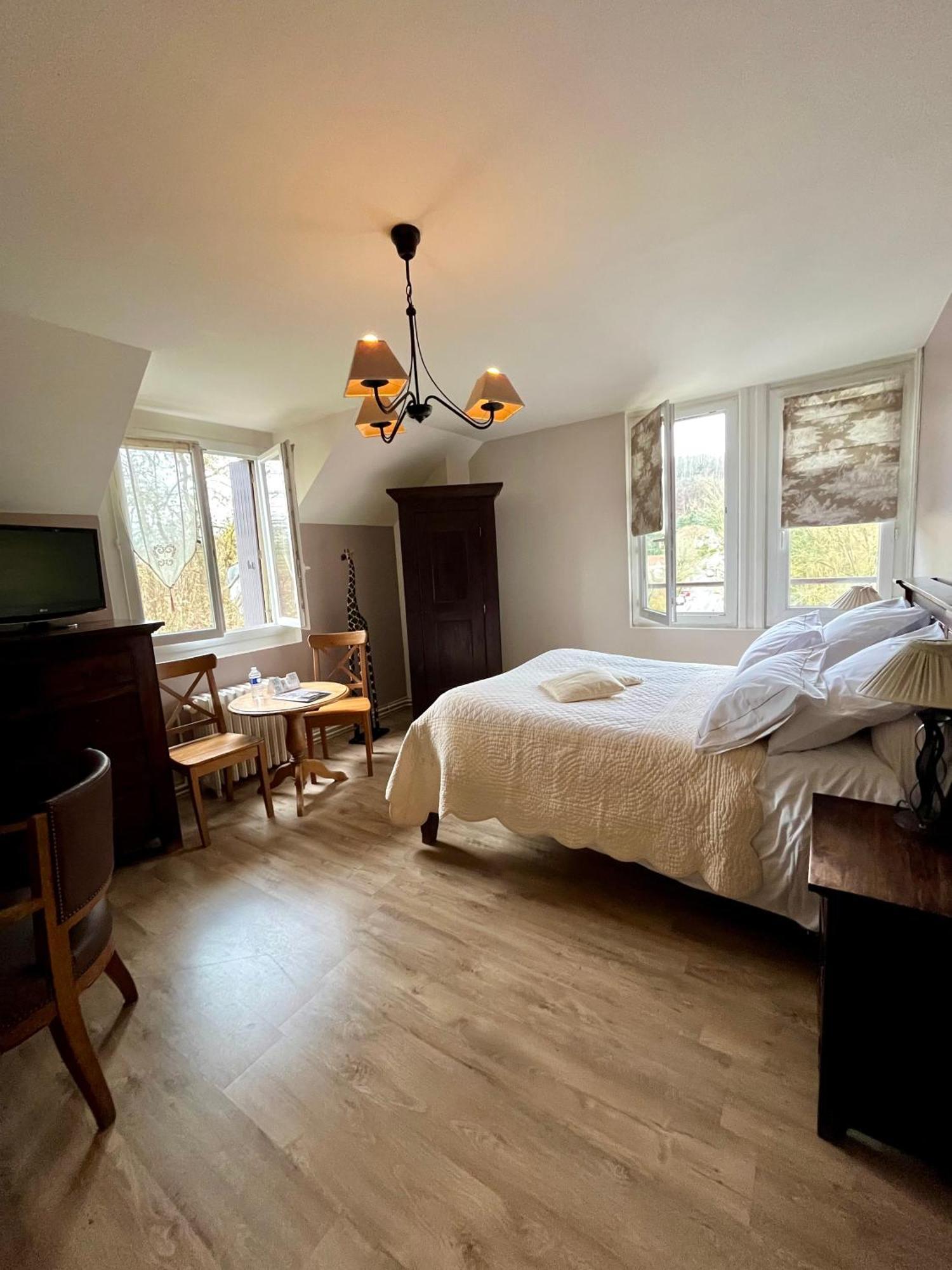 Logis Hotel De La Chapelle Milon-la-Chapelle Ngoại thất bức ảnh