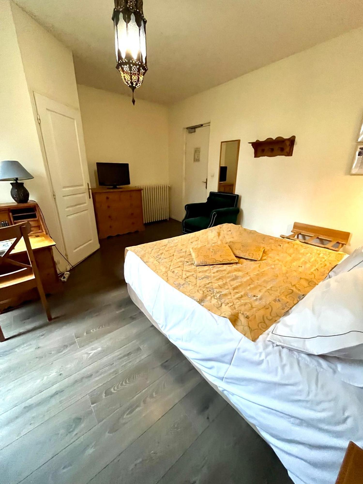 Logis Hotel De La Chapelle Milon-la-Chapelle Ngoại thất bức ảnh