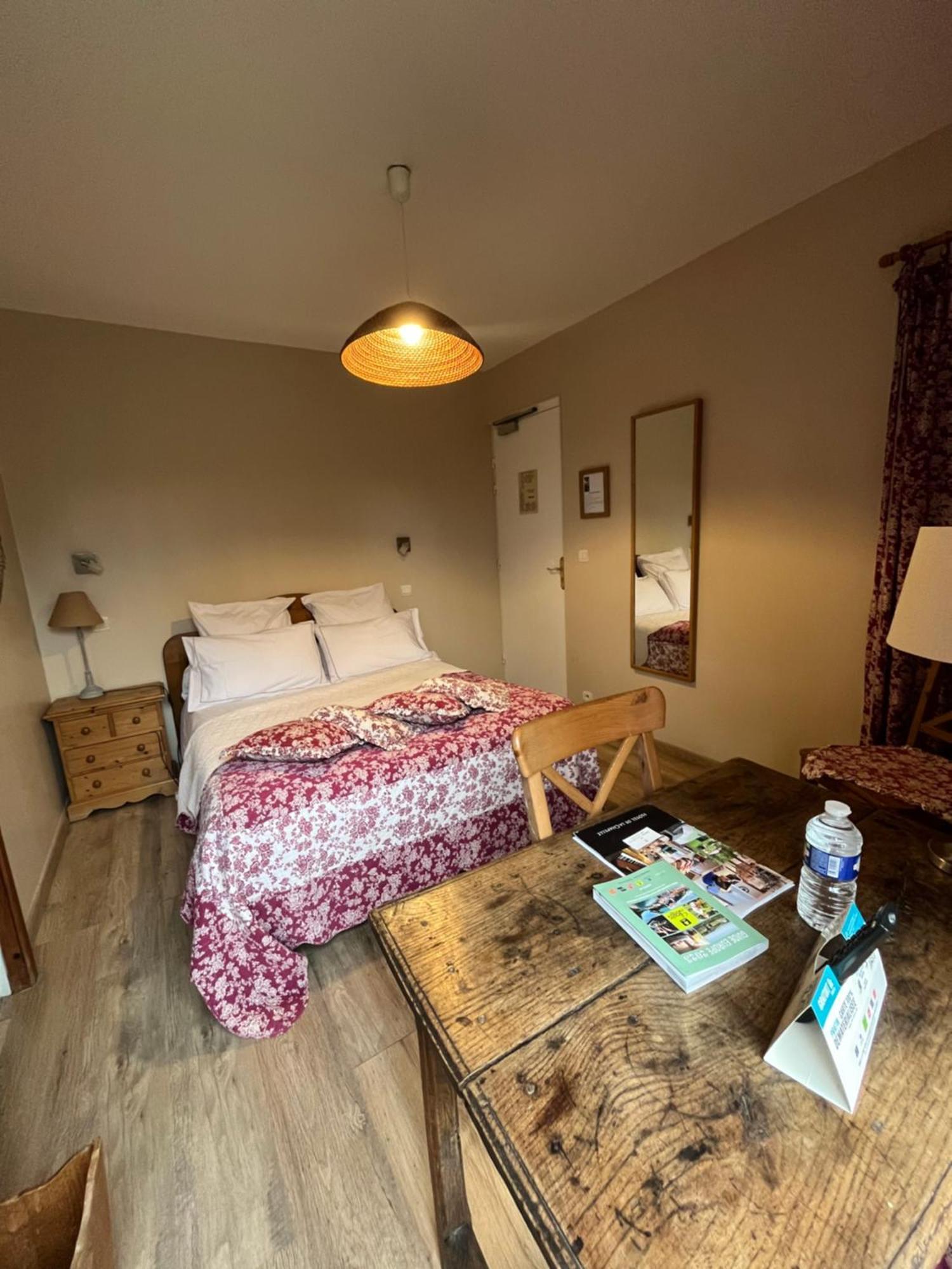 Logis Hotel De La Chapelle Milon-la-Chapelle Ngoại thất bức ảnh